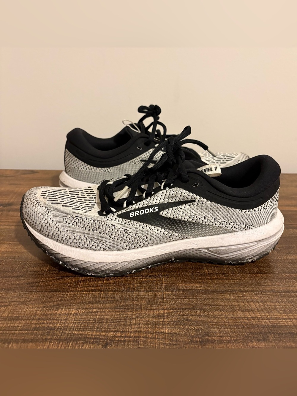 Brooks Revel 7 Black and White Running Sneakers size 10